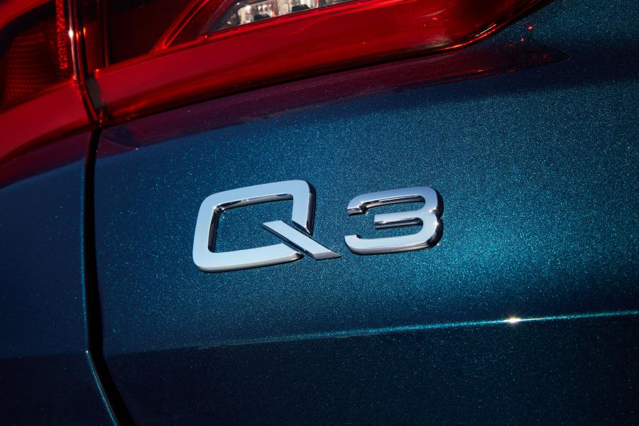 Логотип Audi Q3 40 TFSI Quattro 2020 года  (AU) (фото 10 из 11)